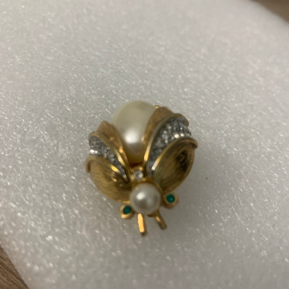 Vintage jelly belly faux pearl and rhinestones ladybug brooch pin